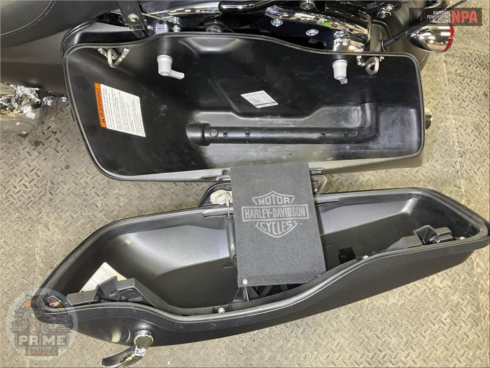2017 Harley-Davidson FLHXS STREET GLIDE SPECIAL — фото 17