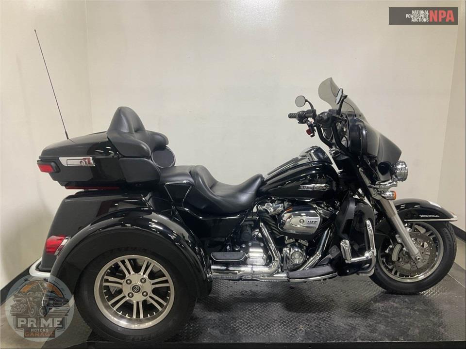 2018 Harley-Davidson FLHTCUTG TRI GLIDE ULTRA — фото 1