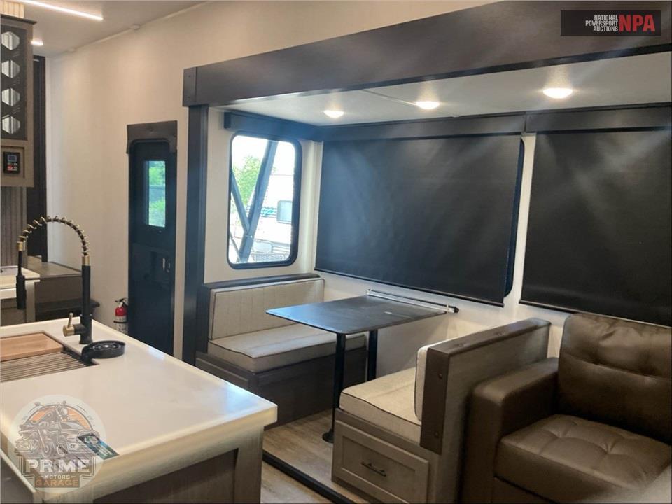 2025 Cherokee By Forest River M -3850SUITE - ARCTIC WOLF FIFTH WHEEL SERIES — фото 8