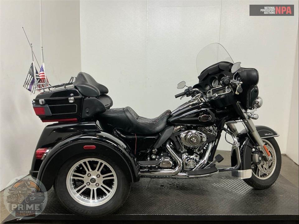 2009 Harley-Davidson FLHTCUTG TRIGLIDE ULTRA CLASSIC — фото 1