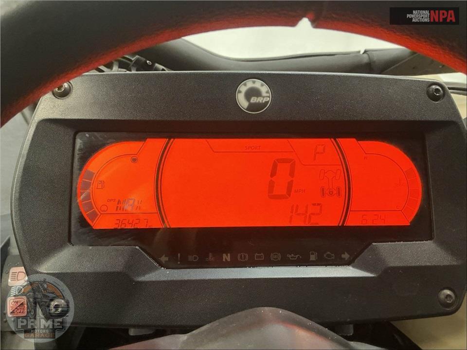 2023 Can-Am MAVERICK X3 X RS TURBO RR (DESERT TAN & CARBON BLACK RED) — фото 5