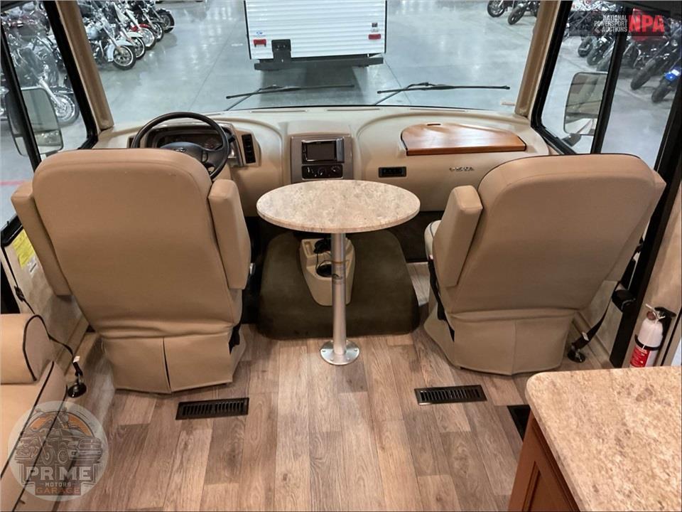 2019 Winnebago M-32YE FORD - VISTA SERIES — фото 13