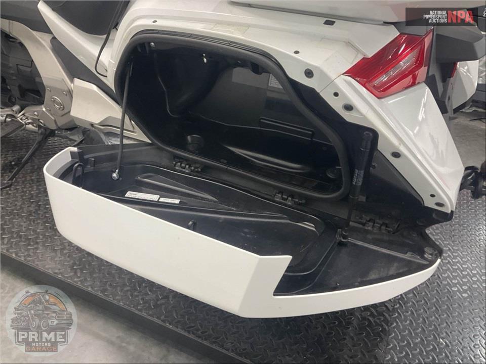 2018 Honda GL1800 GOLDWING TOUR (WHITE) — фото 18