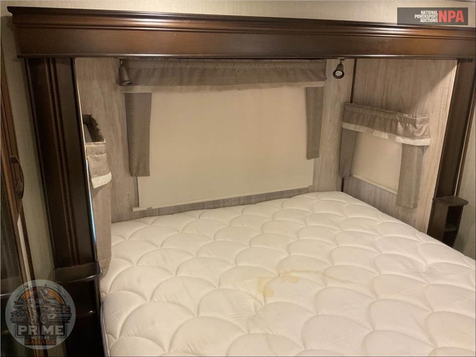 2019 Palomino By Forest River M-383FBC - COMPASS FIFTH WHEEL SERIES — фото 11