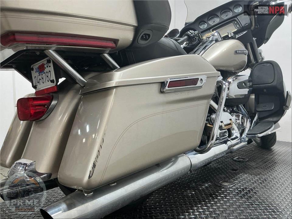 2018 Harley-Davidson FLHTCU ELECTRA GLIDE ULTRA CLASSIC — фото 25