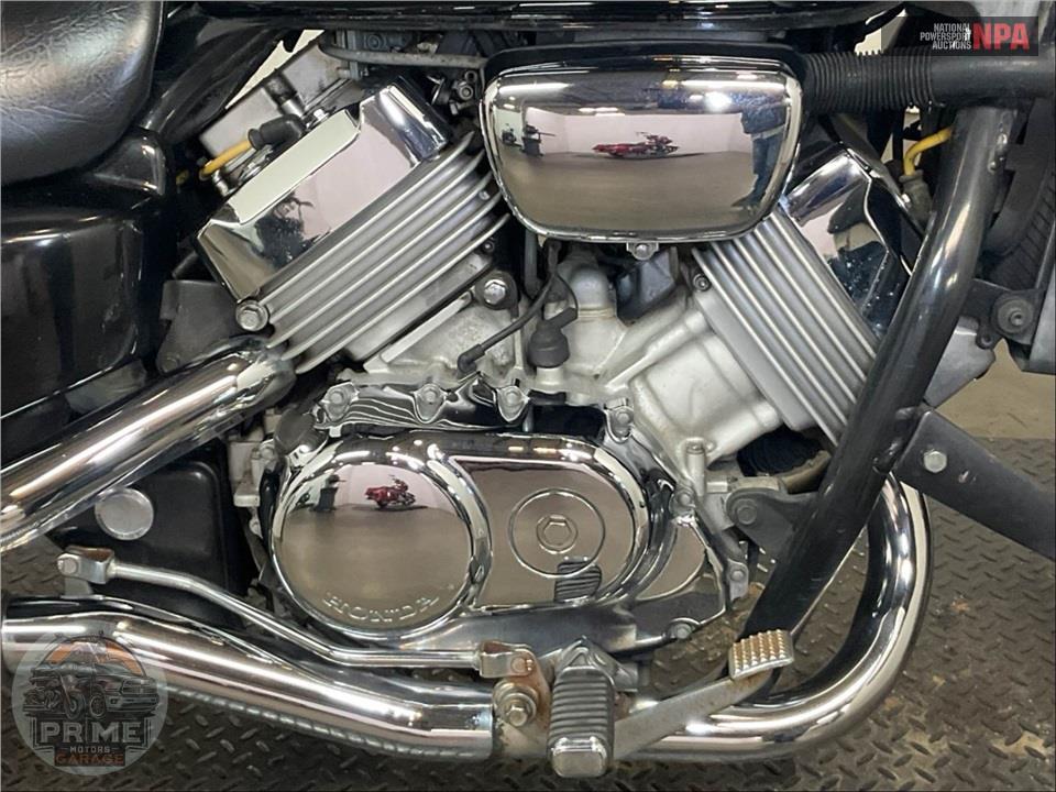 2002 Honda VF750C2 MAGNA — фото 6