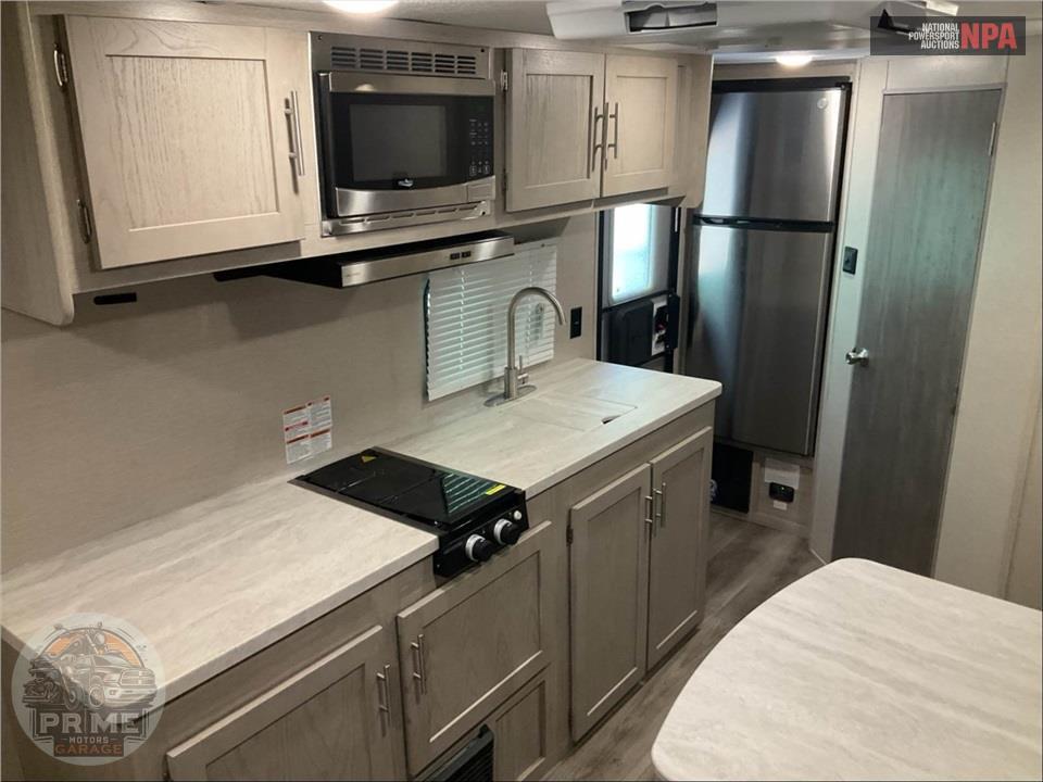 2022 Coachmen By Forest River M-184 FQS - CATALINA SUMMIT SERIES — фото 8