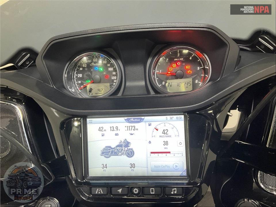 2021 Indian Motorcycle CHALLENGER DARK HORSE (BLACK/BRONZE SMOKE) — фото 5