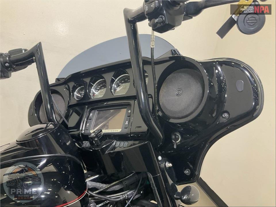 2018 Harley-Davidson FLHXS STREET GLIDE SPECIAL — фото 36