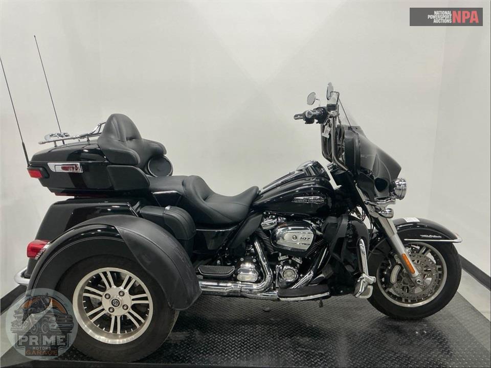 2017 Harley-Davidson FLHTCUTG TRIGLIDE ULTRA CLASSIC — фото 1