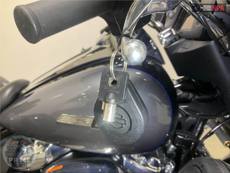 2022 Harley-Davidson FLHTCUTG TRI GLIDE ULTRA CLASSIC — фото 11