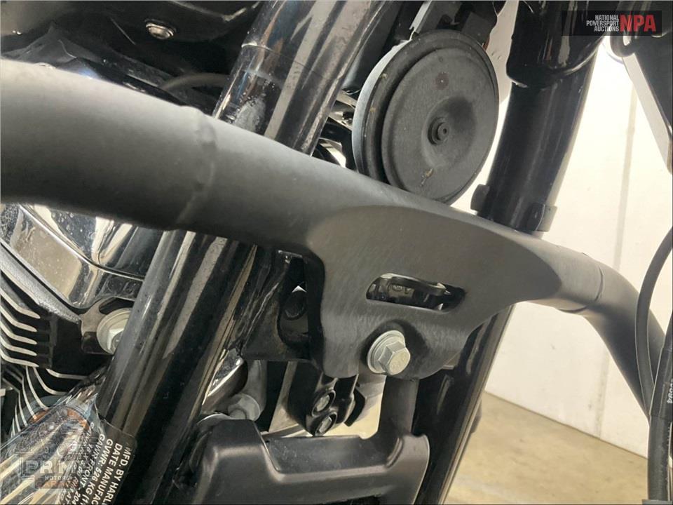 2018 Harley-Davidson FLDE DELUXE — фото 11