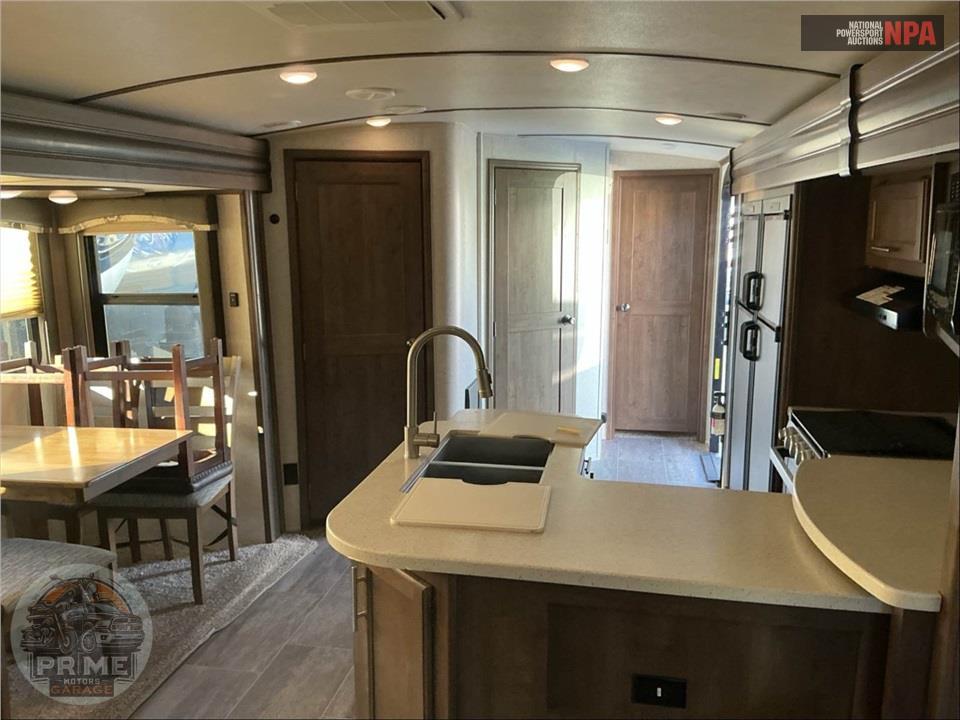 2019 Keystone Rv M-33 SAB - COUGAR SERIES — фото 9