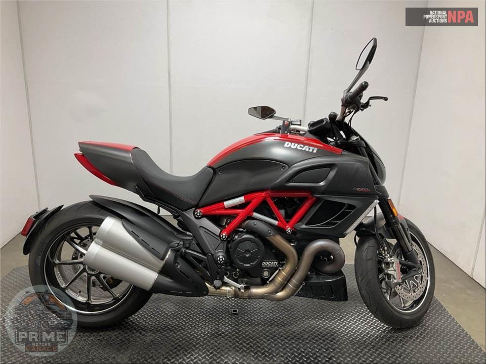 2013 Ducati DIAVEL CARBON — фото 1