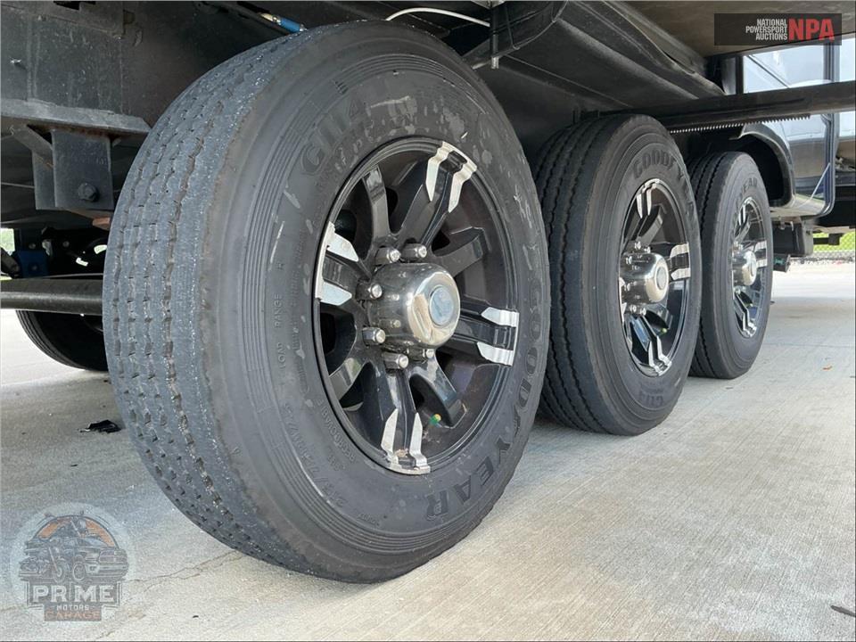 2022 Riverstone M-442MC - LEGACY FIFTH WHEEL SERIES — фото 39