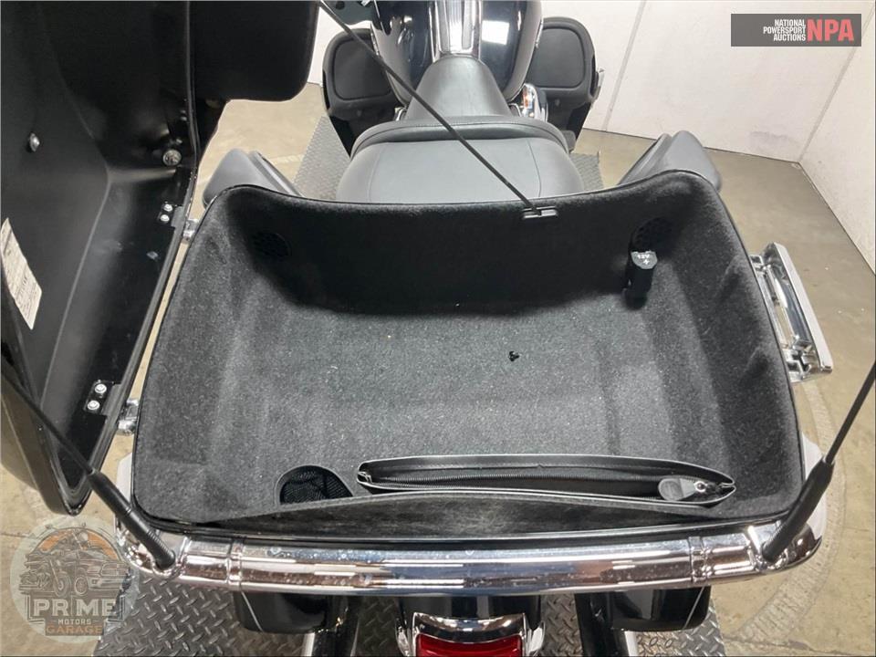 2015 Harley-Davidson FLHTK ELECTRA GLIDE ULTRA LIMITED — фото 24