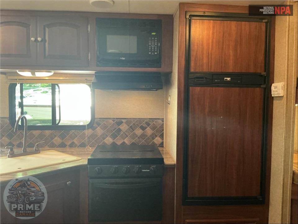 2015 Heartland Rvs M-24BHS - NORTH TRAIL SERIES — фото 16