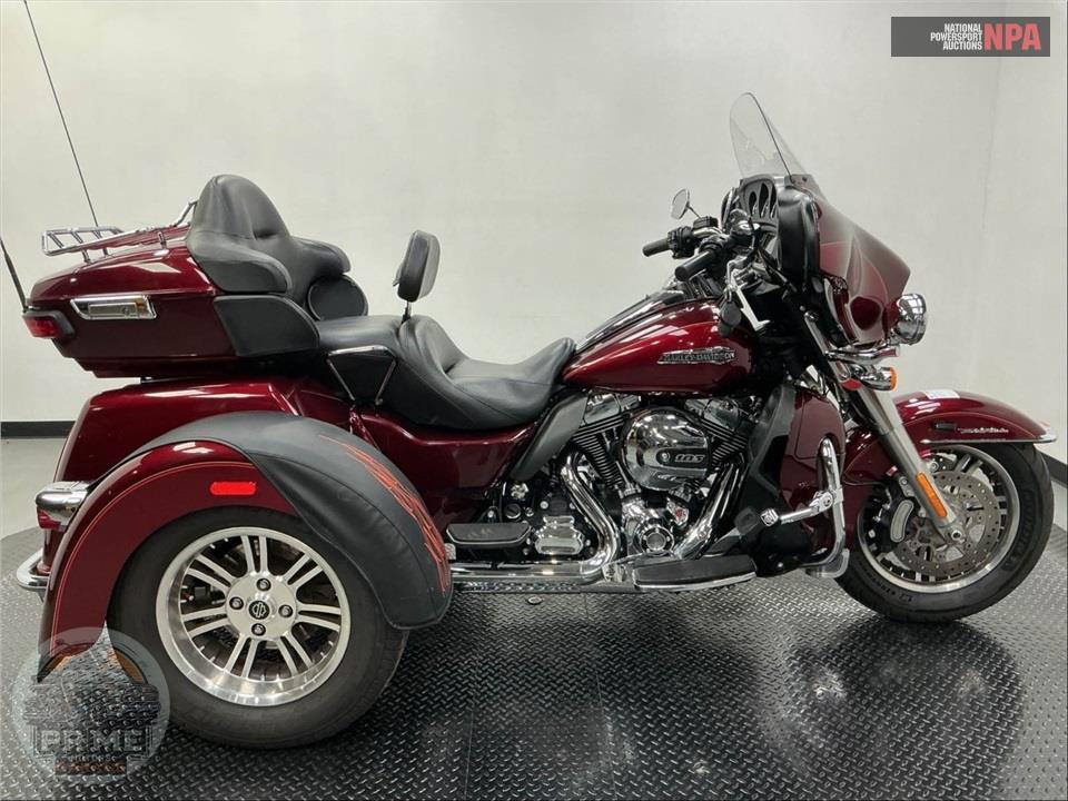 2016 Harley-Davidson FLHTCUTG TRIGLIDE ULTRA CLASSIC — фото 1