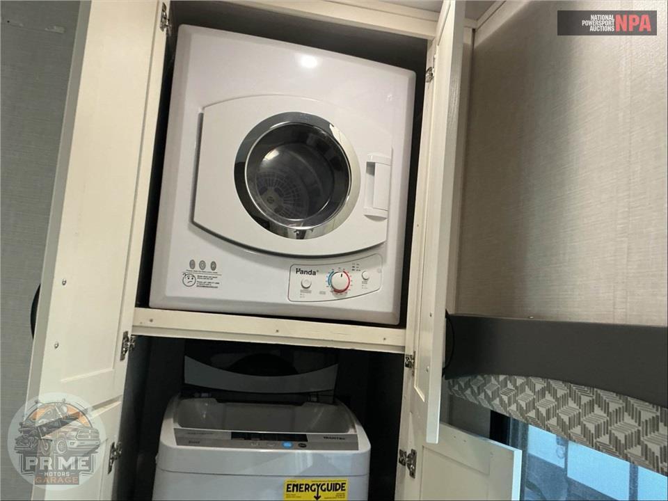 2020 Voyage By Winnebago M-3235RL - FIFTH WHEEL SERIES — фото 32