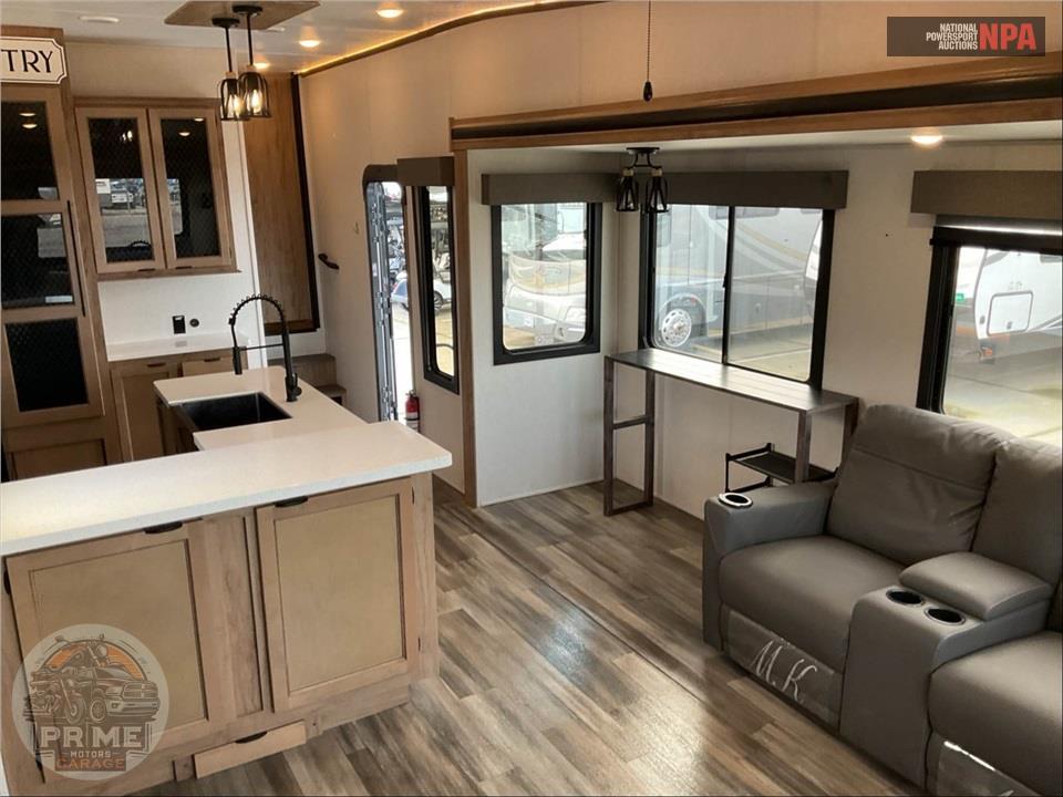 2024 Sabre By Forest River M-38RLH - FIFTH WHEEL SERIES — фото 8