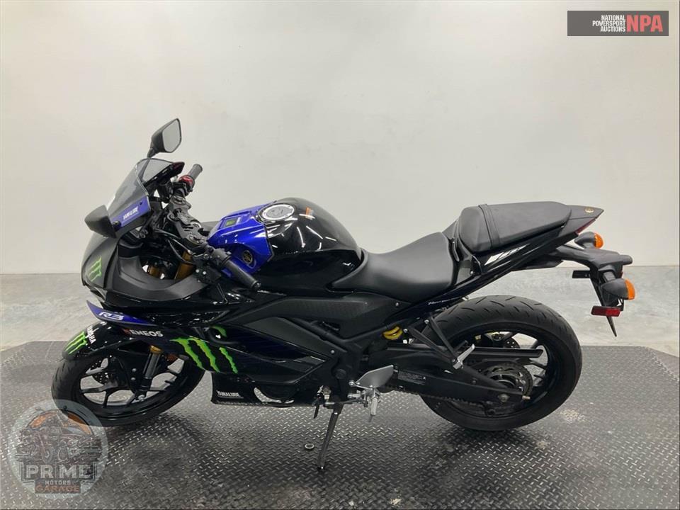 2021 Yamaha YZF-R3 MONSTER ENERGY MOTOGP — фото 3