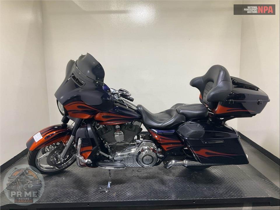 2015 Harley-Davidson FLHXSE CVO STREET GLIDE SPECIAL — фото 3