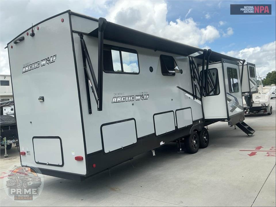 2023 Cherokee By Forest River M-3910SUITE - ARCTIC WOLF FIFTH WHEEL SERIES — фото 4