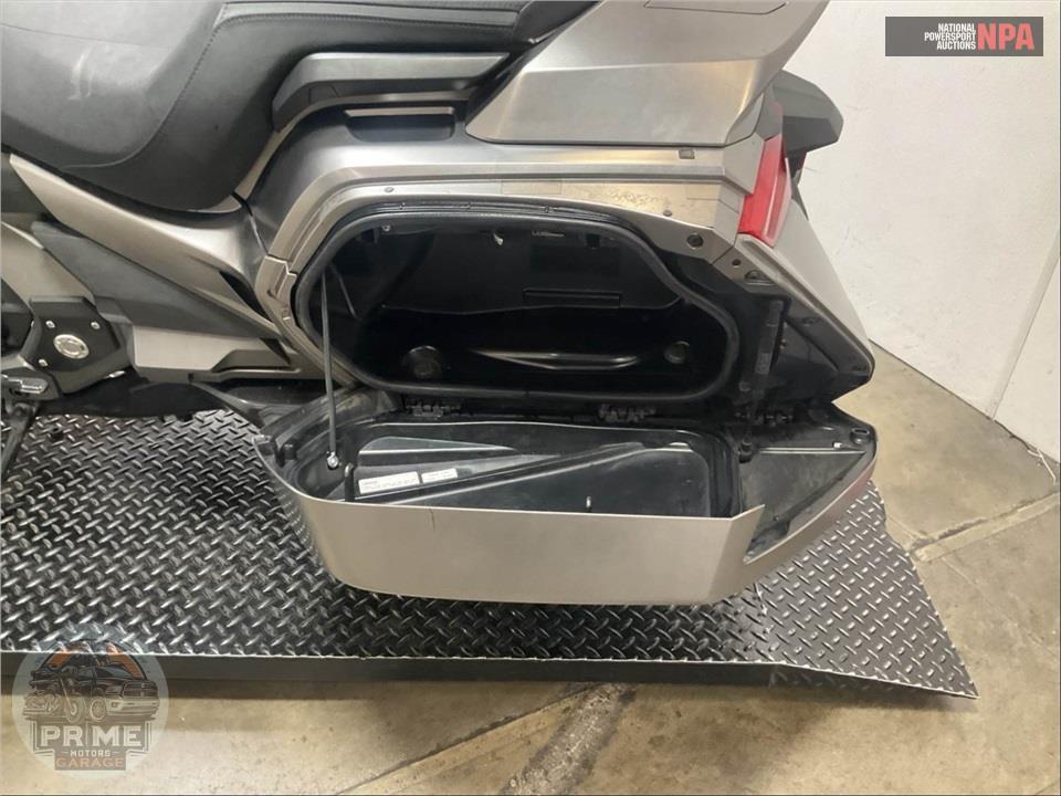 2018 Honda GL1800B GOLDWING (SILVER) — фото 22