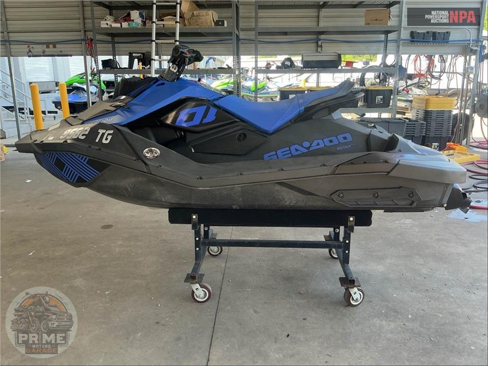 2022 Seadoo/Brp SPARK 2UP TRIXX — фото 3