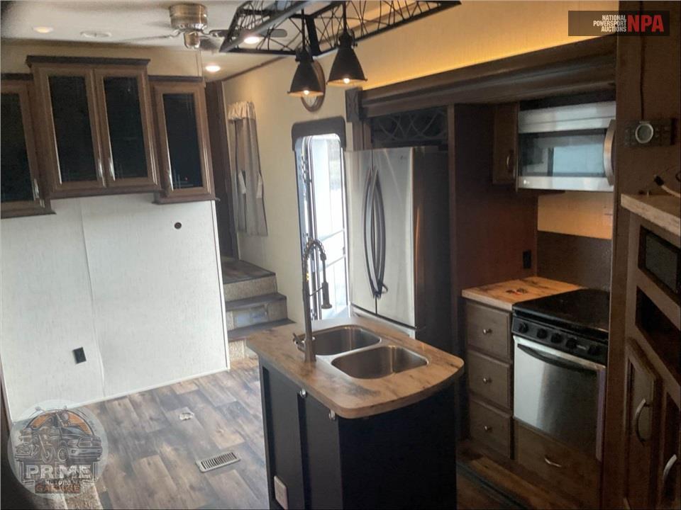 2018 Sierra By Forest River M-384QBOK - FIFTH WHEEL SERIES — фото 8