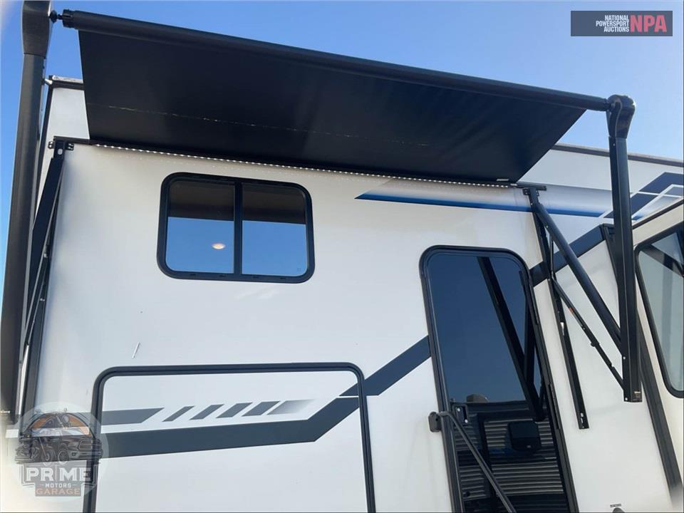 2025 Cherokee By Forest River M -3850SUITE - ARCTIC WOLF FIFTH WHEEL SERIES — фото 22