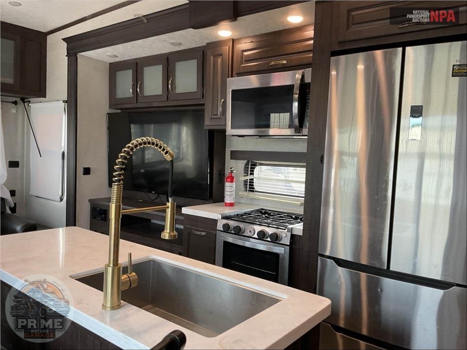 2021 Coachmen By Forest River M-398 MBL - BROOKSTONE FIFTH WHEEL SERIES — фото 6