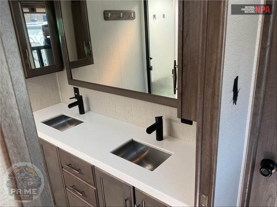 2022 Grand Design Recreational Vehicles M-390RK - SOLITUDE FIFTH WHEEL SERIES — фото 20