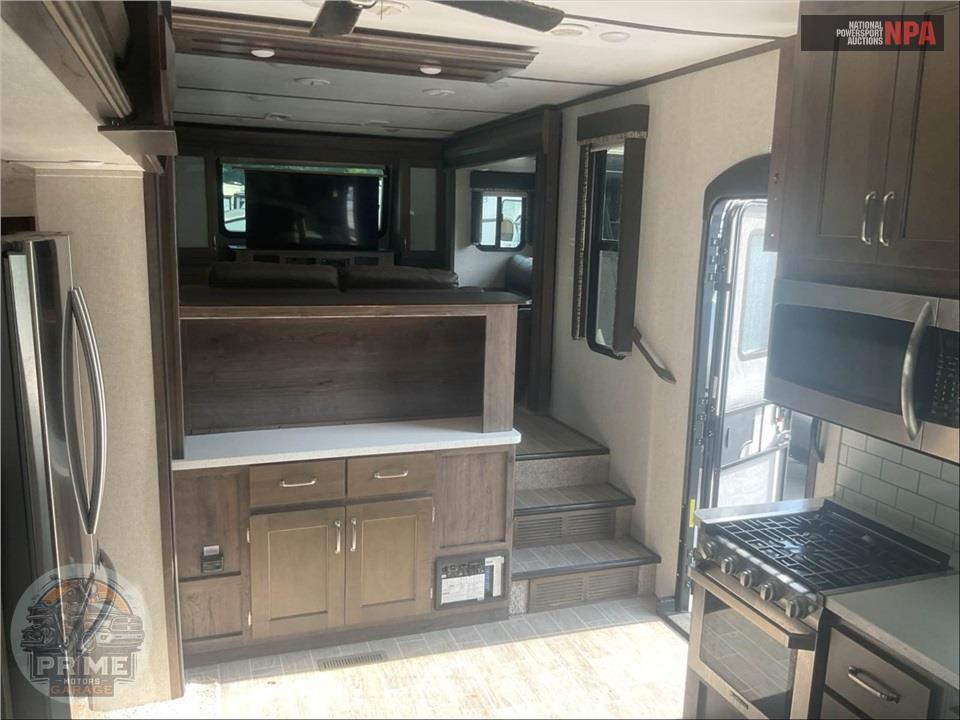 2019 Keystone Rv M-381 TH - MONTANA HIGH COUNTRY TOY HAULER TOY HAULER SERIES — фото 6