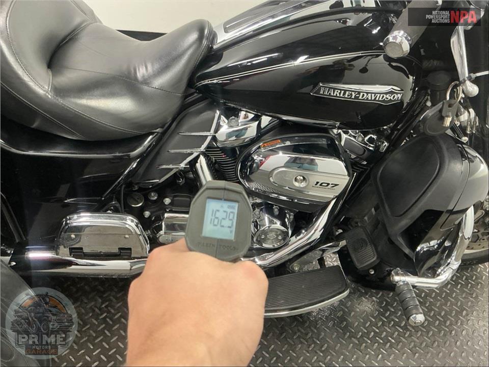 2017 Harley-Davidson FLHTCUTG TRIGLIDE ULTRA CLASSIC — фото 8