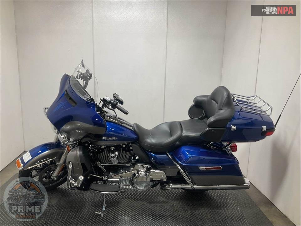 2017 Harley-Davidson FLHTK ULTRA LIMITED — фото 3