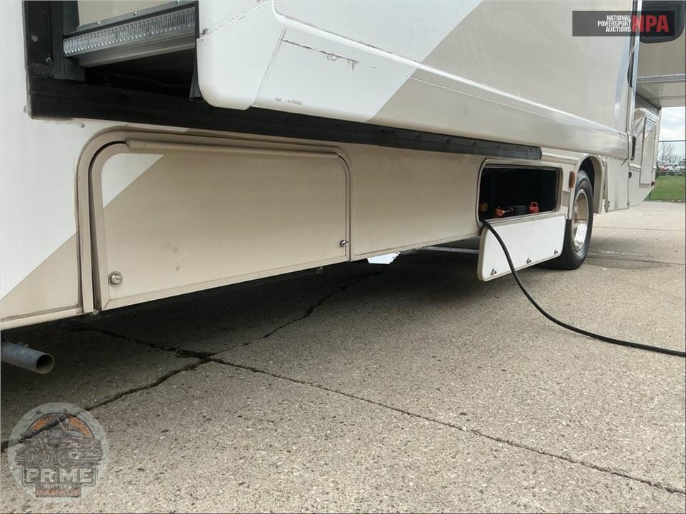 2017 Thor Motor Coach LF31 E450-V10 - QUANTUM SERIES — фото 45