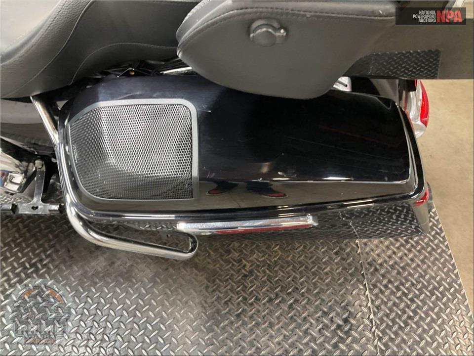 2014 Harley-Davidson FLHTK ELECTRA GLIDE ULTRA LIMITED — фото 23