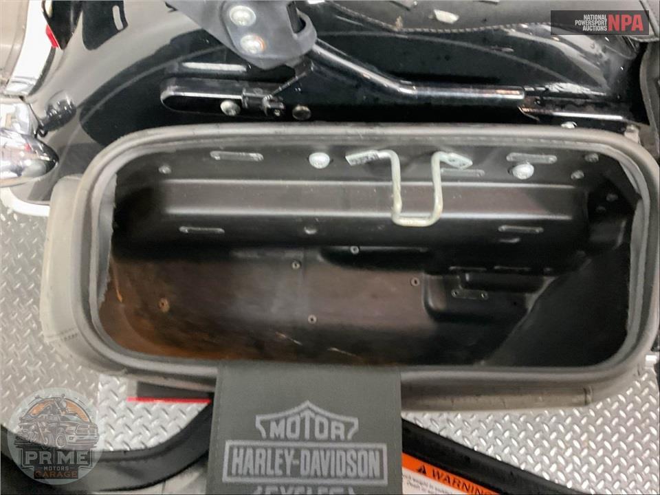 2019 Harley-Davidson FLHC HERITAGE CLASSIC — фото 20