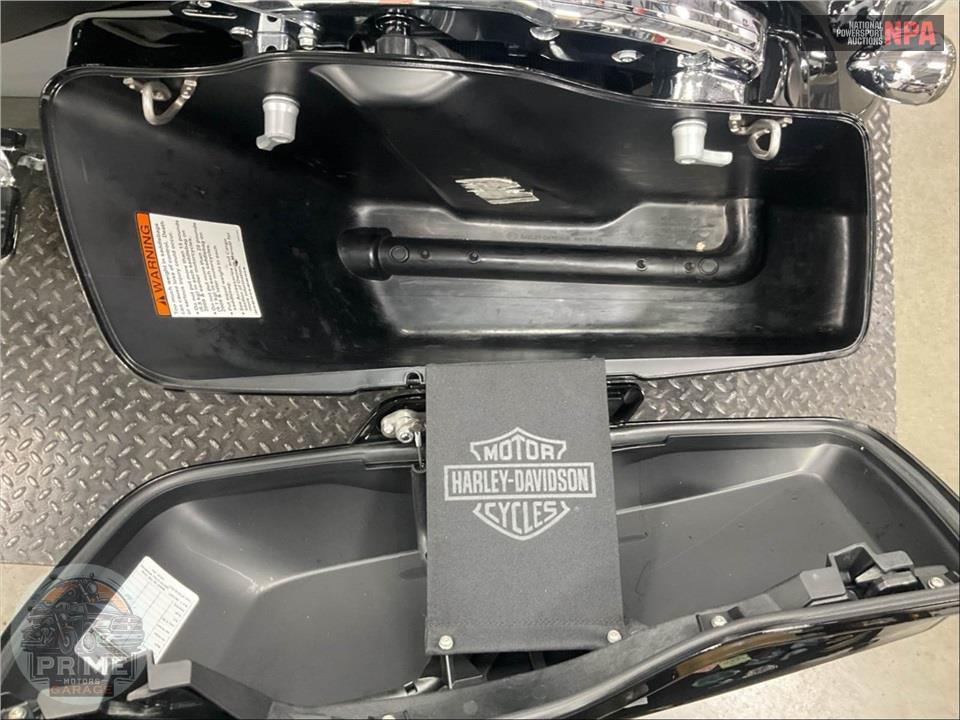 2017 Harley-Davidson FLHXS STREET GLIDE SPECIAL — фото 16