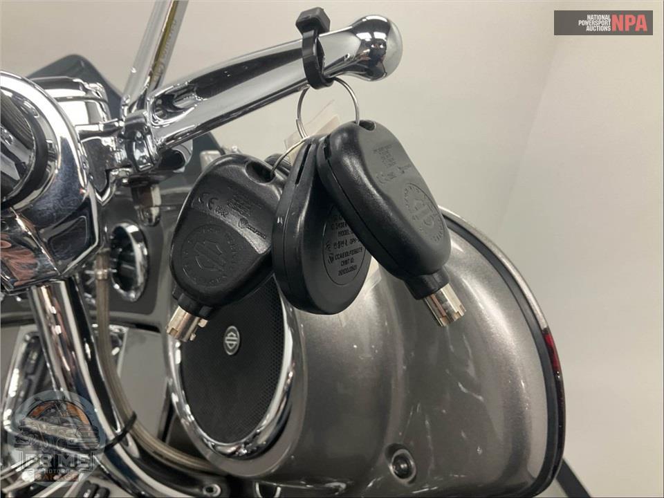 2015 Harley-Davidson FLHTKSE CVO ULTRA LIMITED — фото 9
