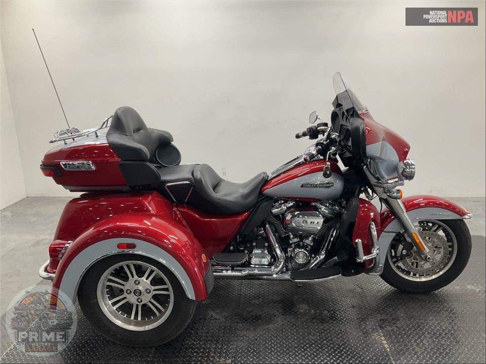 2019 Harley-Davidson FLHTCUTG TRI GLIDE ULTRA — фото 1