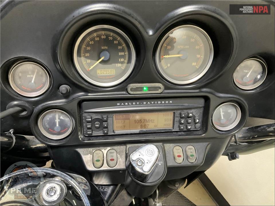 2010 Harley-Davidson FLHTCU ULTRA CLASSIC ELECTRA GLIDE — фото 5