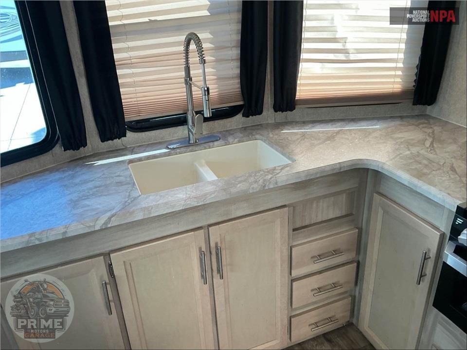 2019 Coachmen By Forest River M-39 FKTS - CATALINA DESTINATION SERIES — фото 18