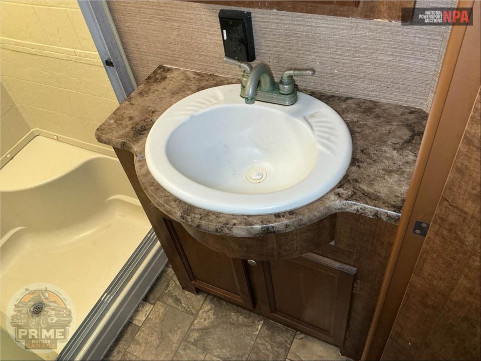 2015 Coachmen By Forest River M-360 IBL - CHAPARRAL FIFTH WHEEL SERIES — фото 15