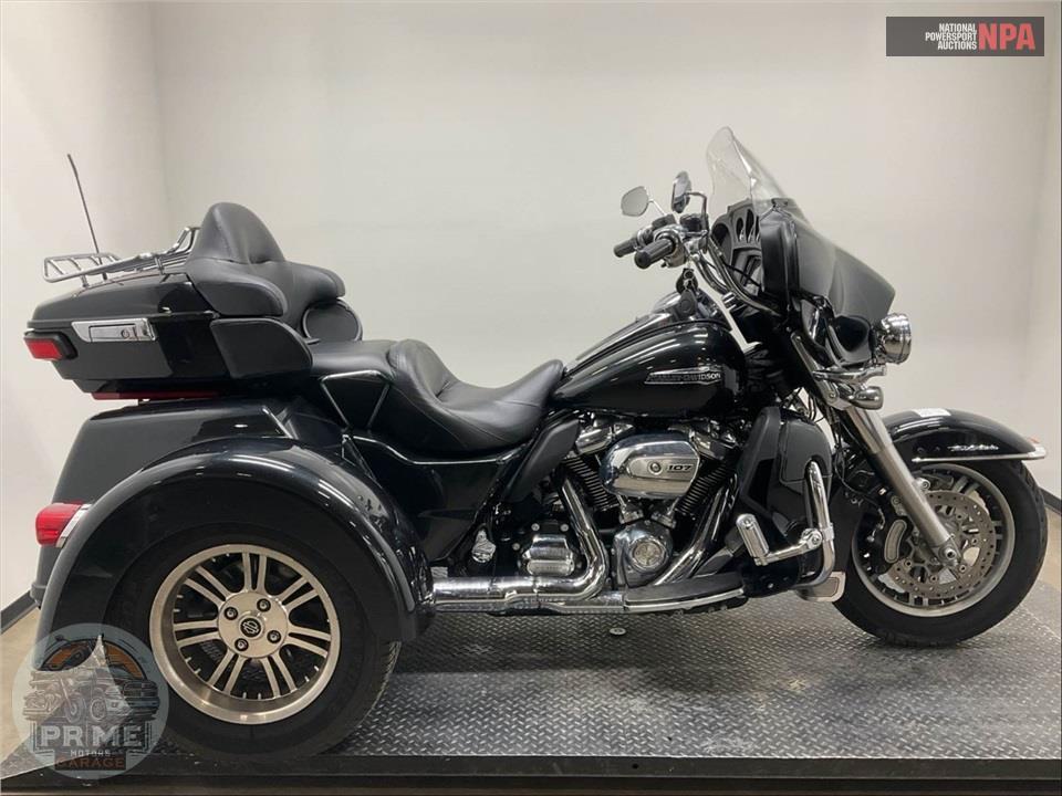 2018 Harley-Davidson FLHTCUTG TRI GLIDE ULTRA — фото 1