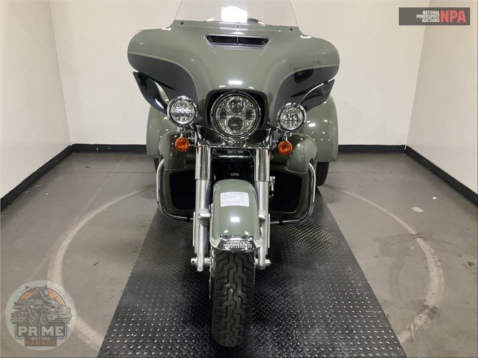 2021 Harley-Davidson FLHTCUTG TRI GLIDE ULTRA CLASSIC — фото 2