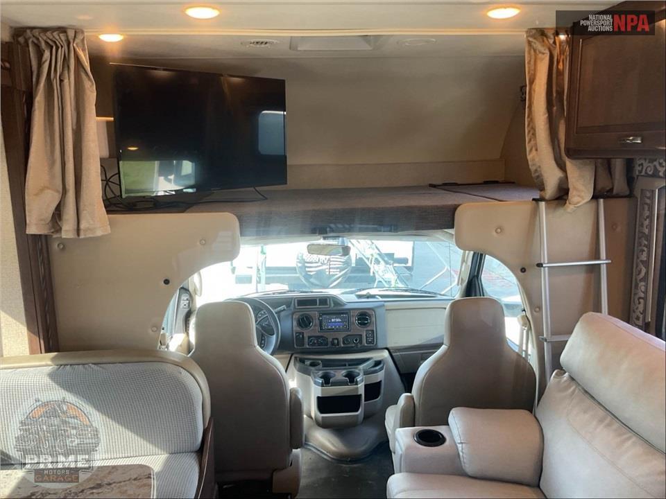 2018 Thor Motor Coach M-31E E450-V10 - FOUR WINDS SERIES — фото 20