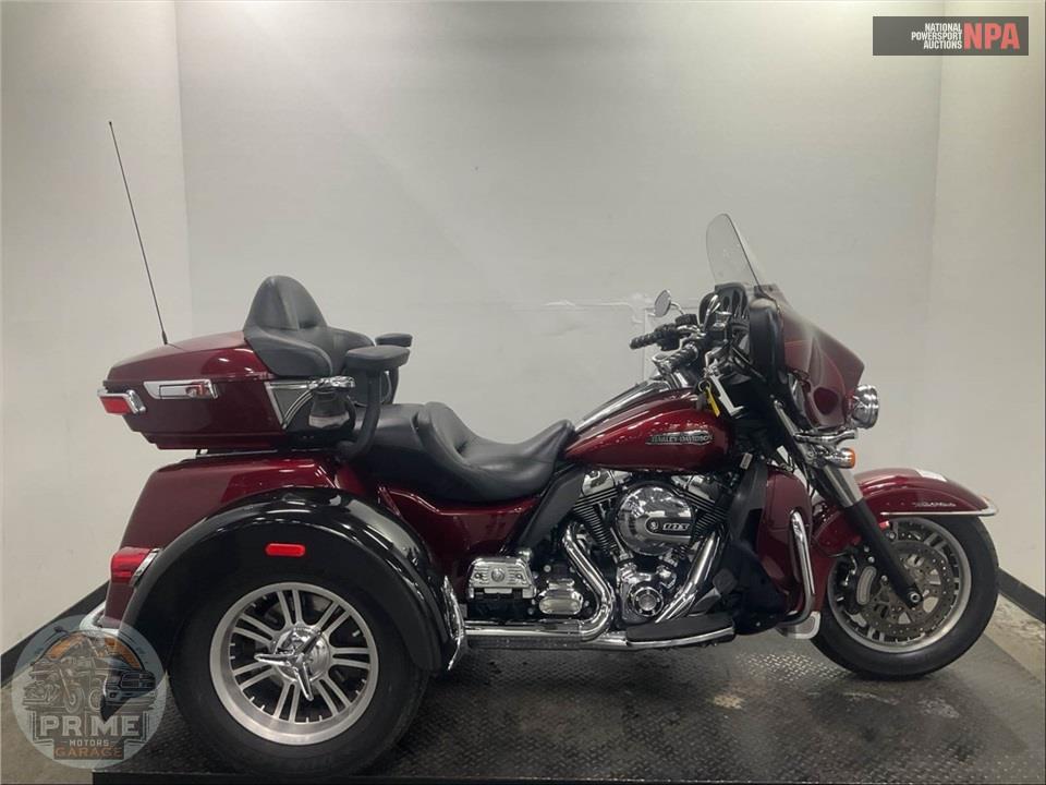 2016 Harley-Davidson FLHTCUTG TRIGLIDE ULTRA CLASSIC — фото 1
