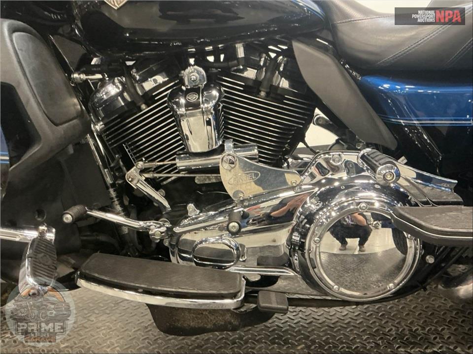 2018 Harley-Davidson FLHTCUTG TRI GLIDE ULTRA ANNIVERSARY — фото 7